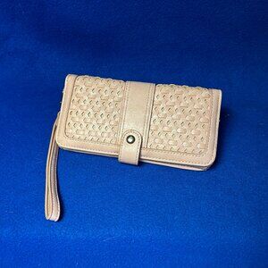 Nude/Blush Basket-Weave Wristlet Wallet – Excellent Condition